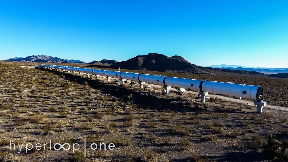 Hyperloop One prouve au monde que son projet de train à très grande vitesse avance avec une série de photo du premier tube de test.